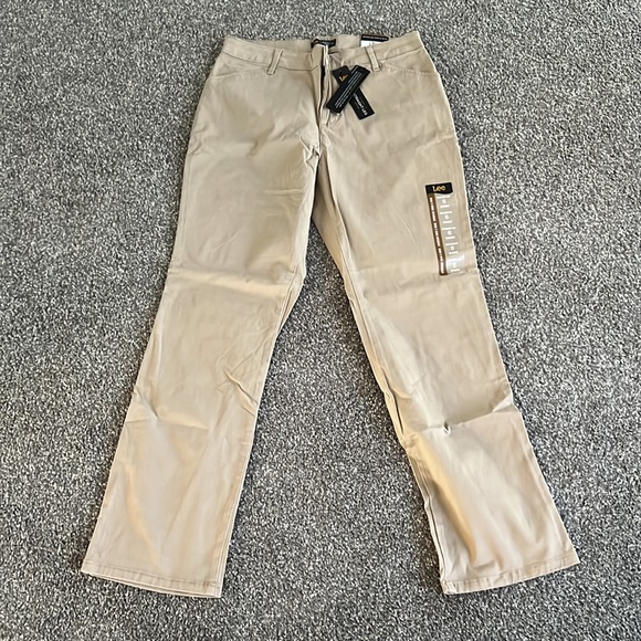 ❗️FINAL❗️ 🆕 LEE Wrinkle Free Relaxed Fit Straight Leg Pant 6 Short 🔴 - Picture 3 of 5